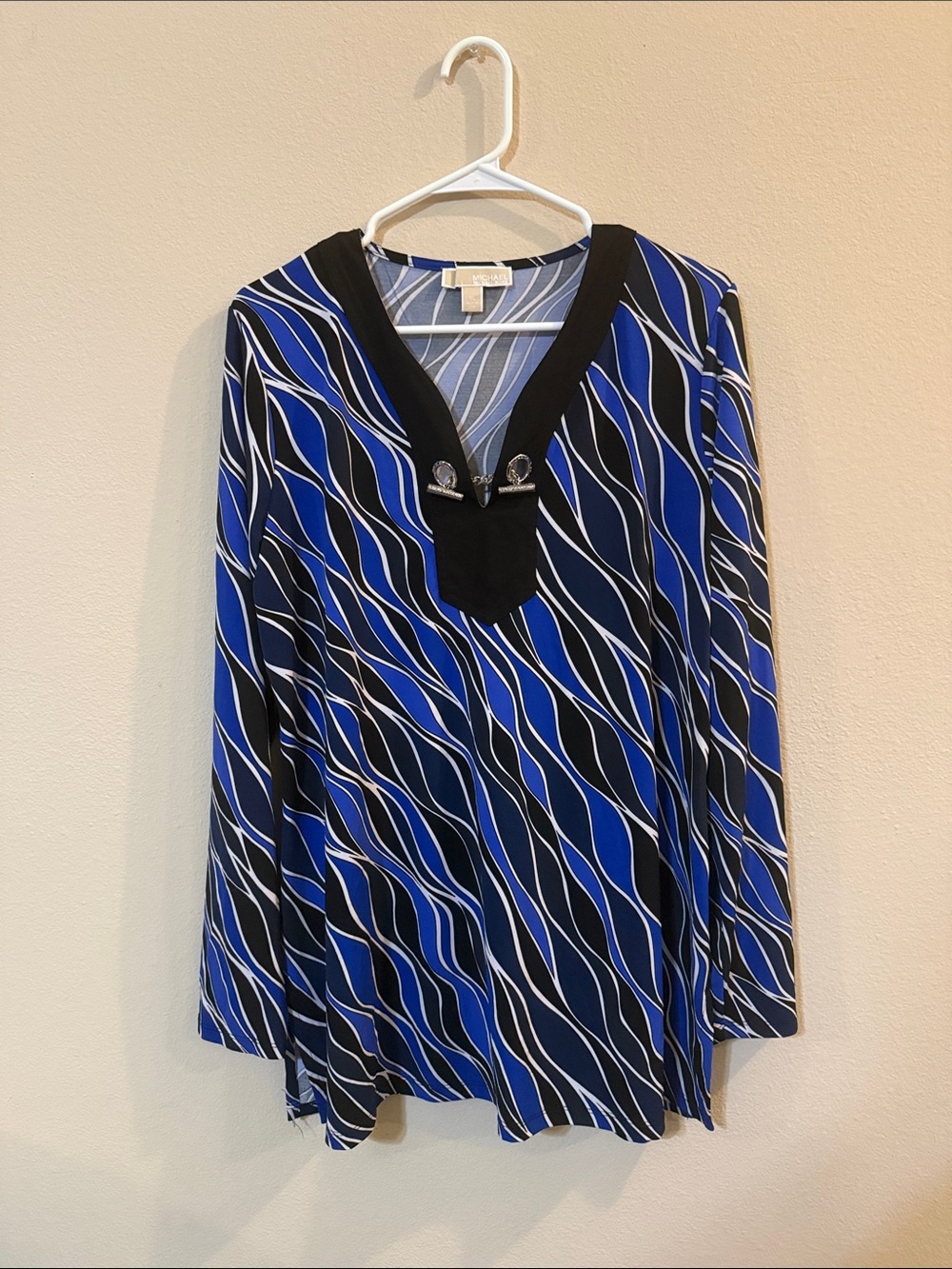 MICHAEL Michael Kors Blue and Black Wave-Print V-Neck Blouse